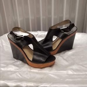 MICHEAL KORS PLATFORM SANDALS